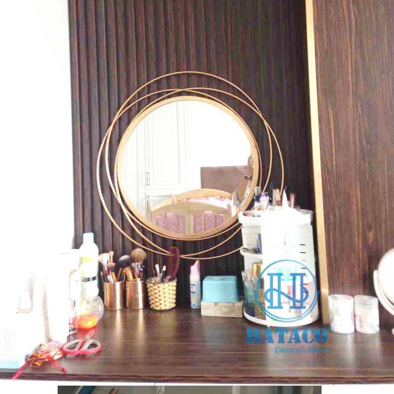 Gương trang điểm